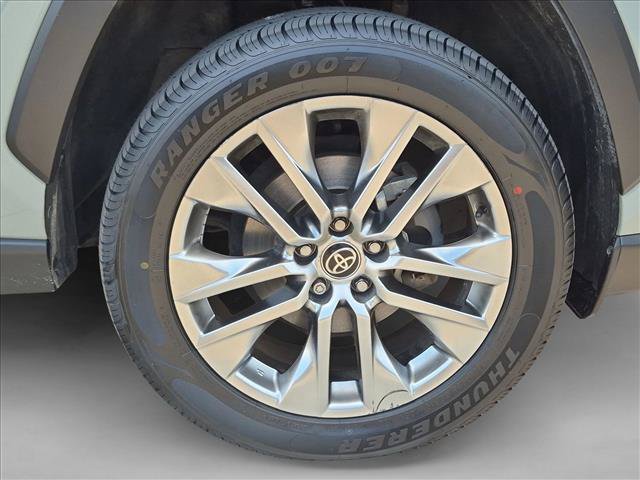 Used 2021 Toyota RAV4 XLE Premium AWD/4WD image 23