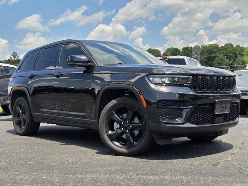 Used 2022 Jeep Grand Cherokee Altitude RWD image 9
