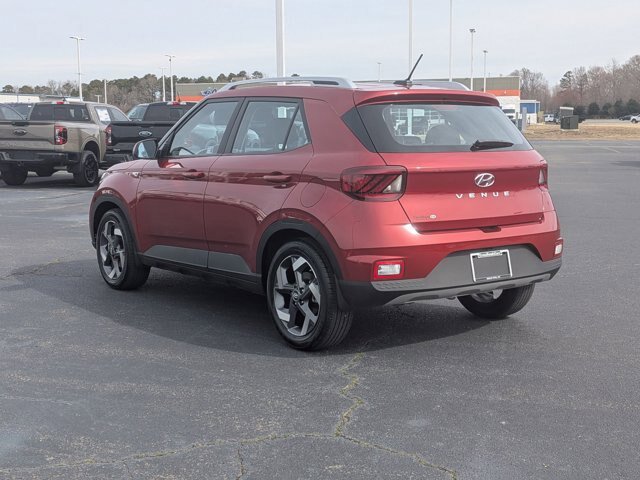 Used 2025 Hyundai Venue Limited FWD image 6
