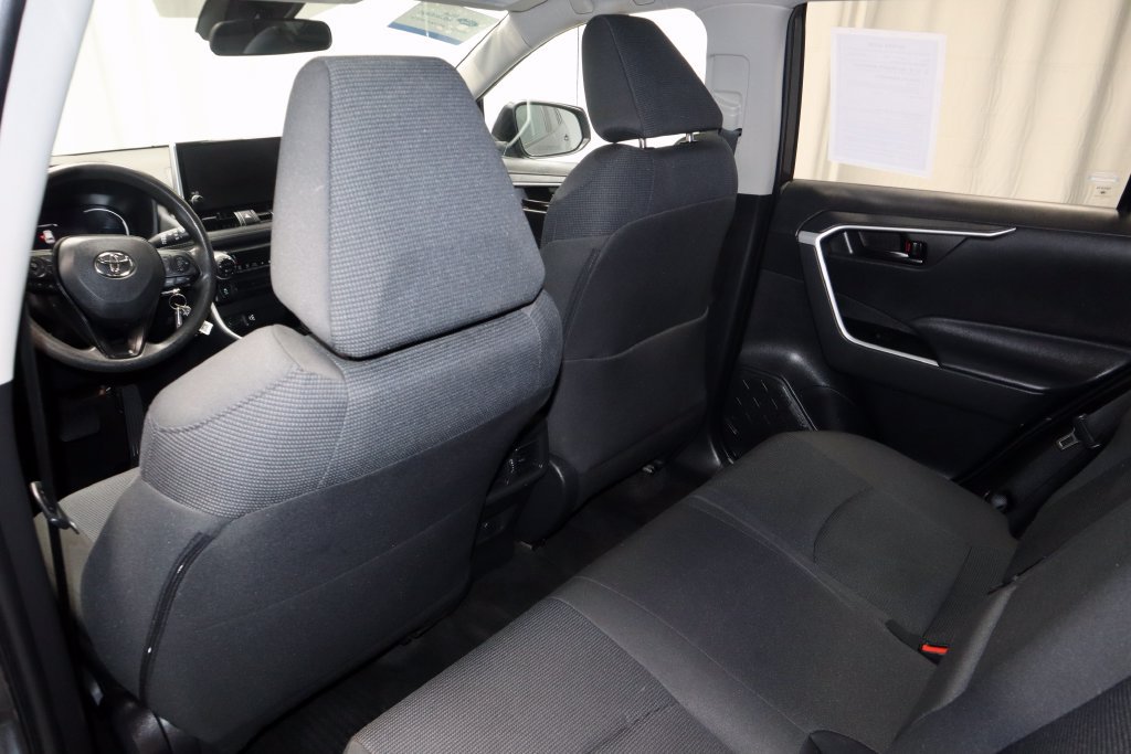 Used 2023 Toyota RAV4 LE AWD/4WD image 20