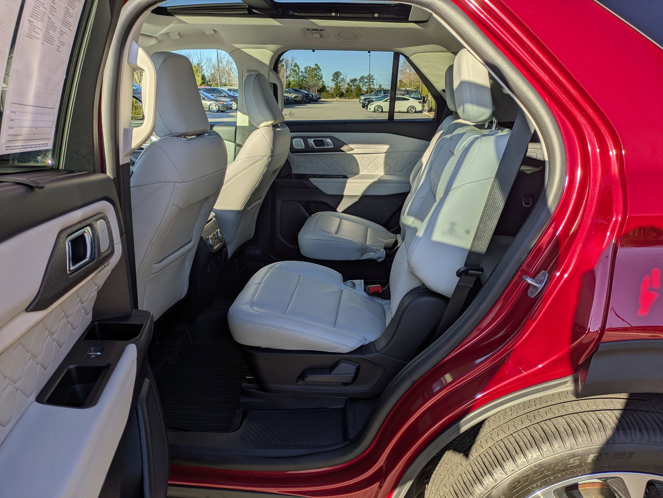 Certified 2025 Ford Explorer Platinum w/ Ultimate Package image 28