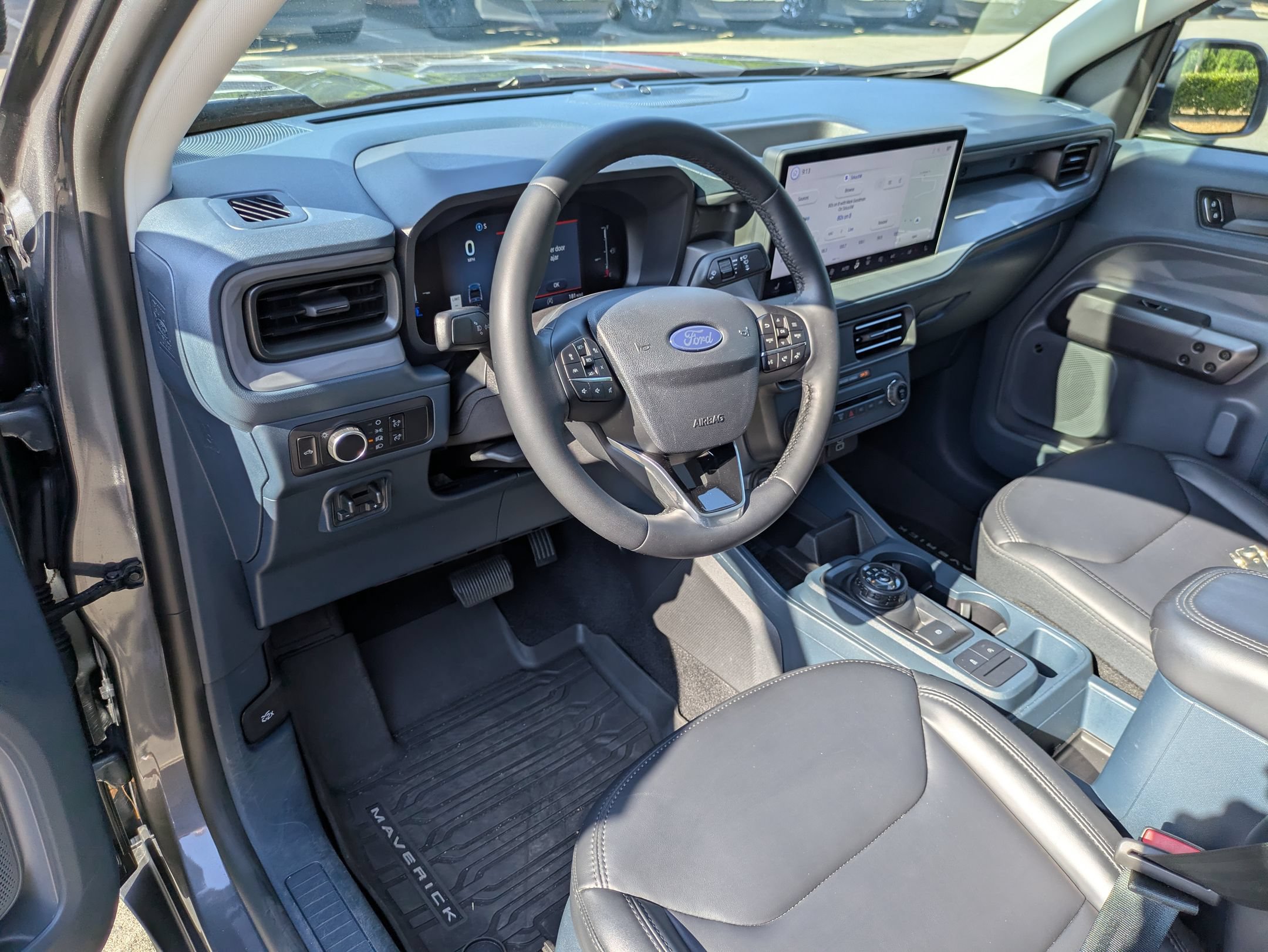 Certified 2025 Ford Maverick Lariat w/ Black Appearance Package AWD/4WD image 15