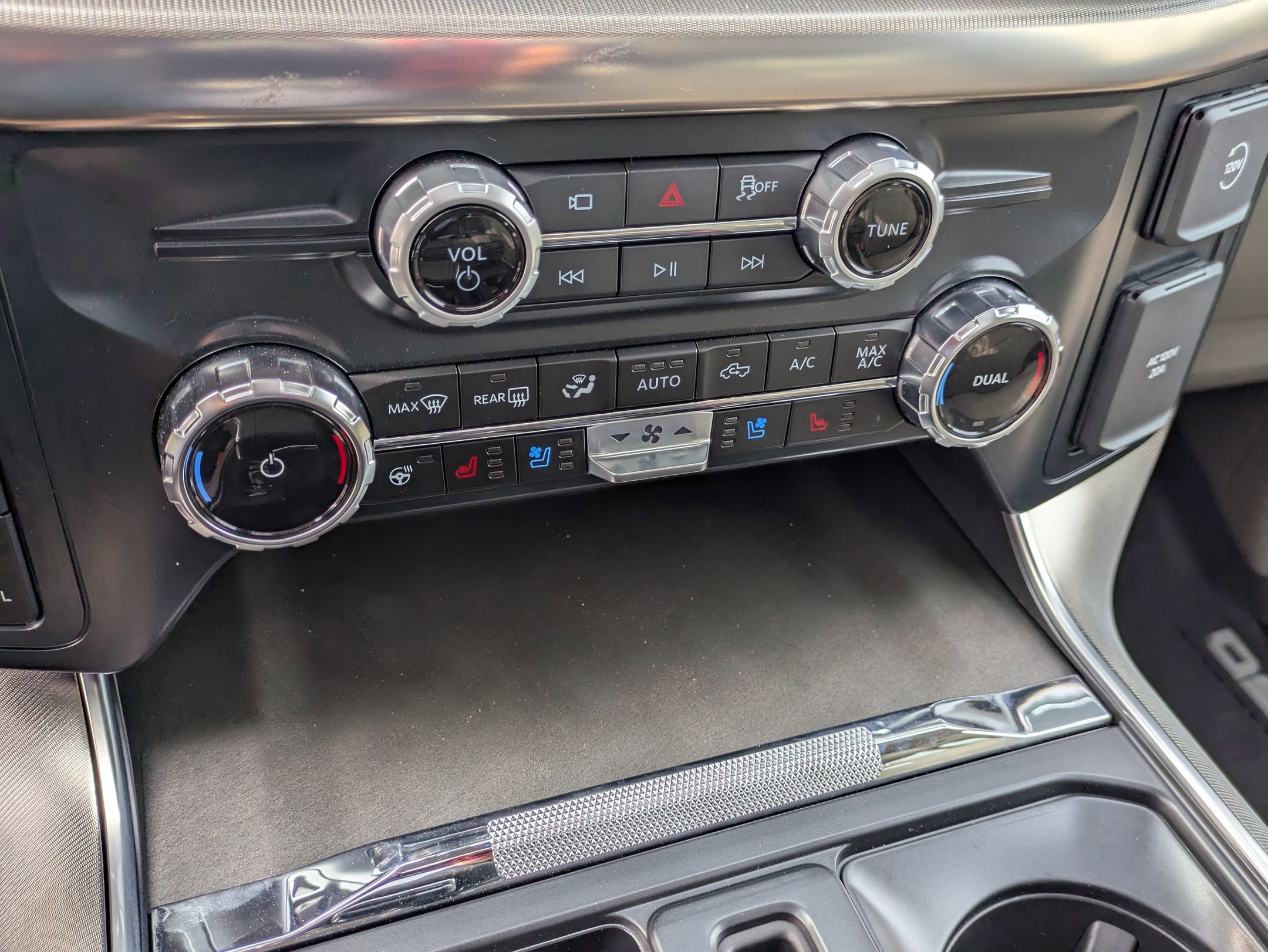 Certified 2025 Ford F150 Platinum w/ Equipment Group 703A Plus image 27