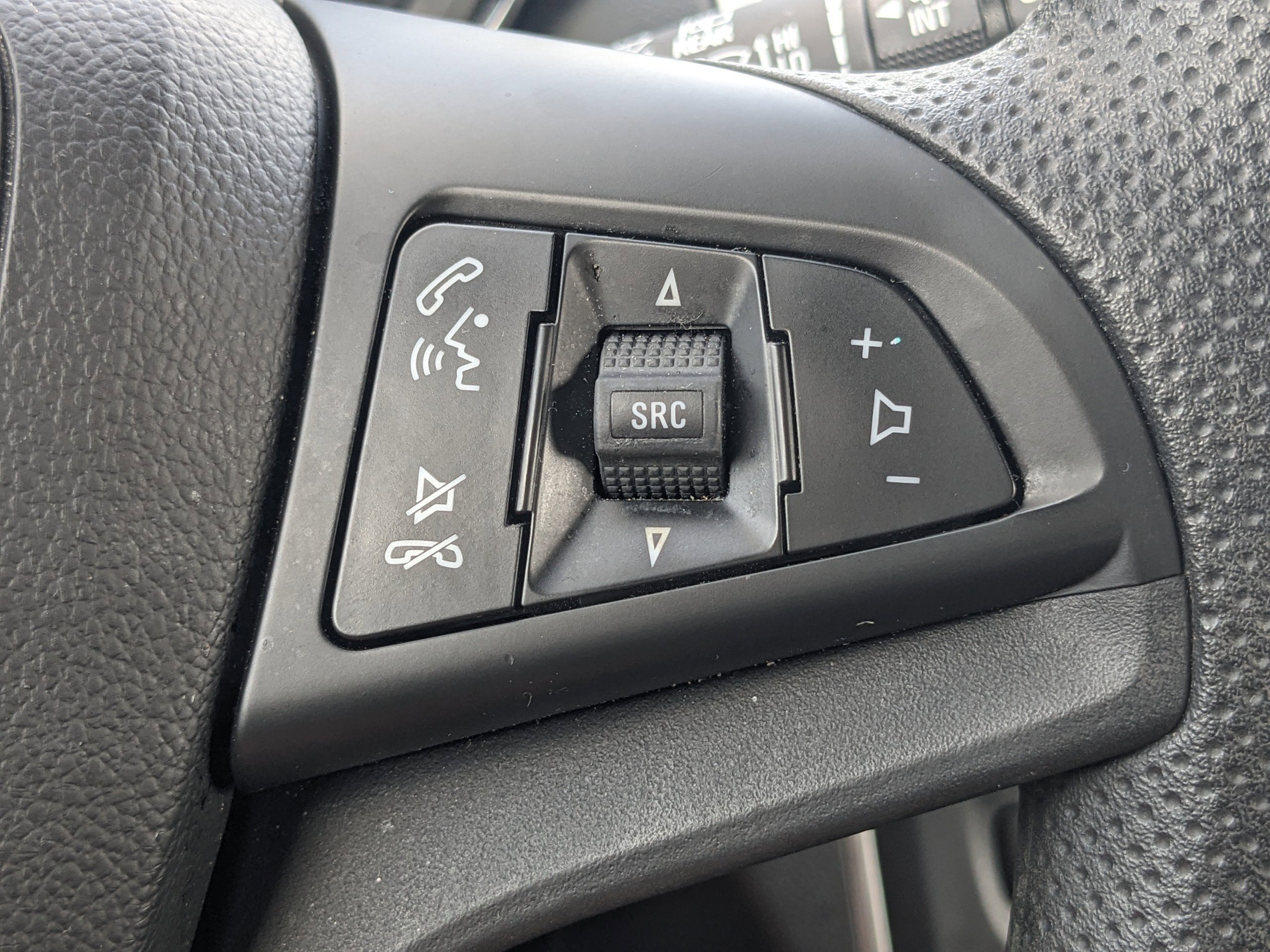 Used 2022 Chevrolet Trax LS w/ Tint and Cruise Package image 20