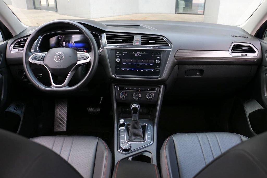 Used 2024 Volkswagen Tiguan SE AWD/4WD image 25