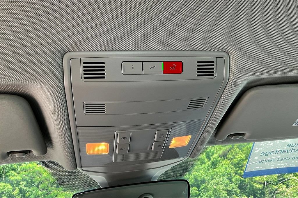Used 2025 Volkswagen Jetta SE FWD image 16