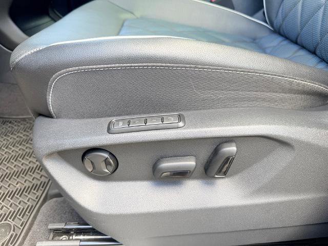 Used 2025 Volkswagen Atlas Cross Sport SEL Premium R-Line image 28