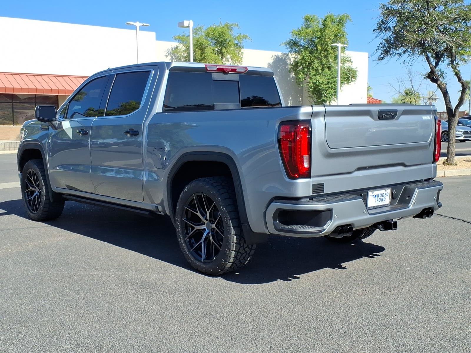 Used 2025 GMC Sierra 1500 Denali w/ Denali Reserve Package AWD/4WD image 3