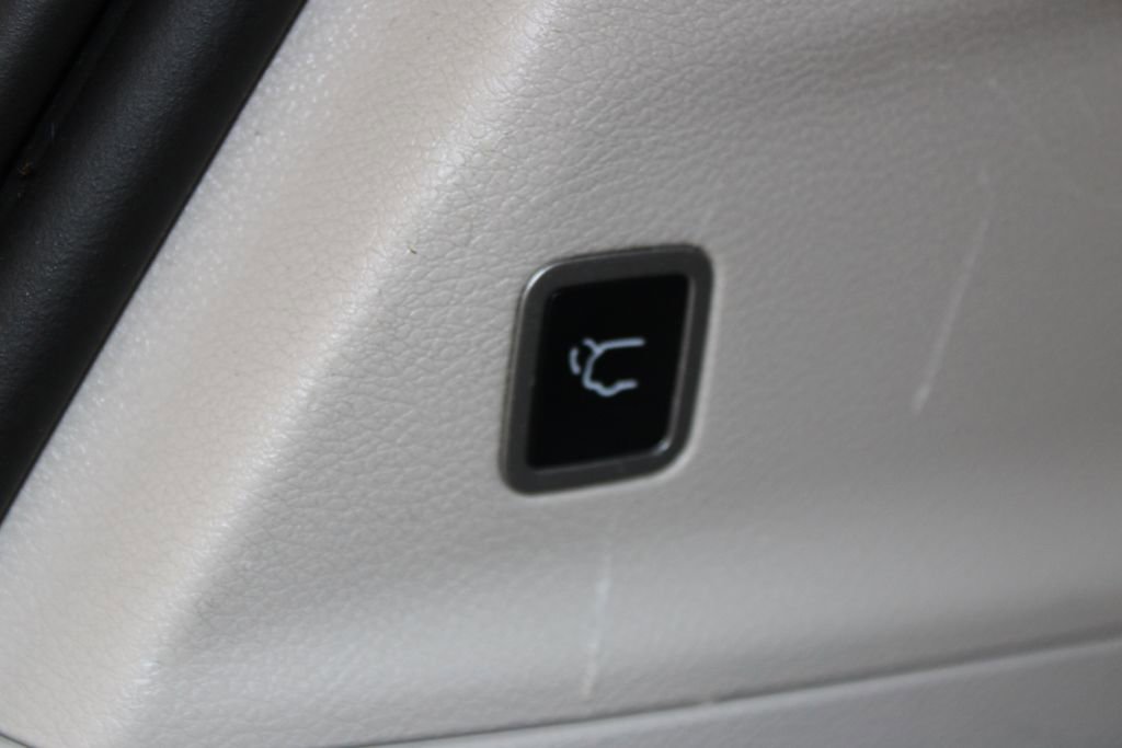 Used 2023 Chrysler Pacifica Limited FWD image 28