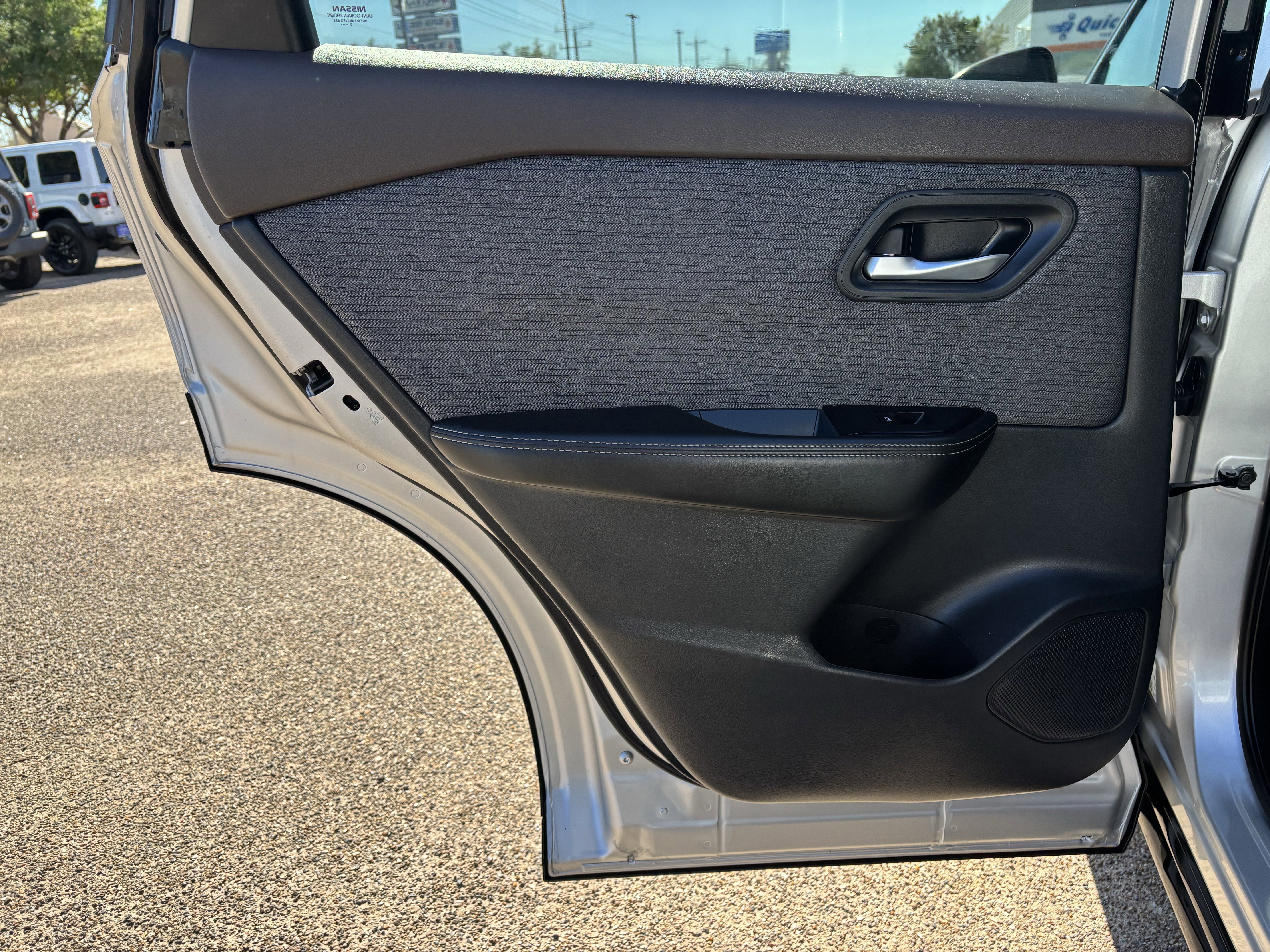 Used 2023 Nissan Rogue SV image 13