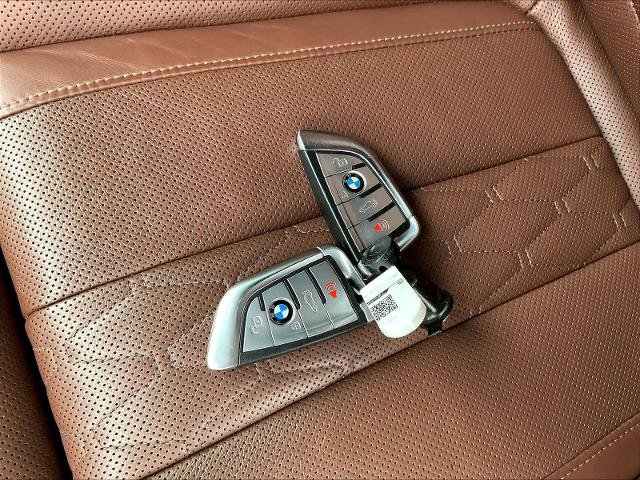 Used 2020 BMW X7 M50i w/ Dynamic Handling Package AWD/4WD image 37