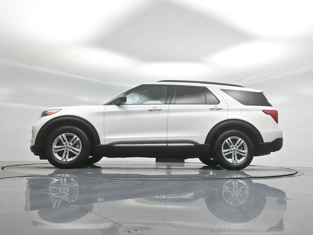 Certified 2024 Ford Explorer XLT RWD image 7