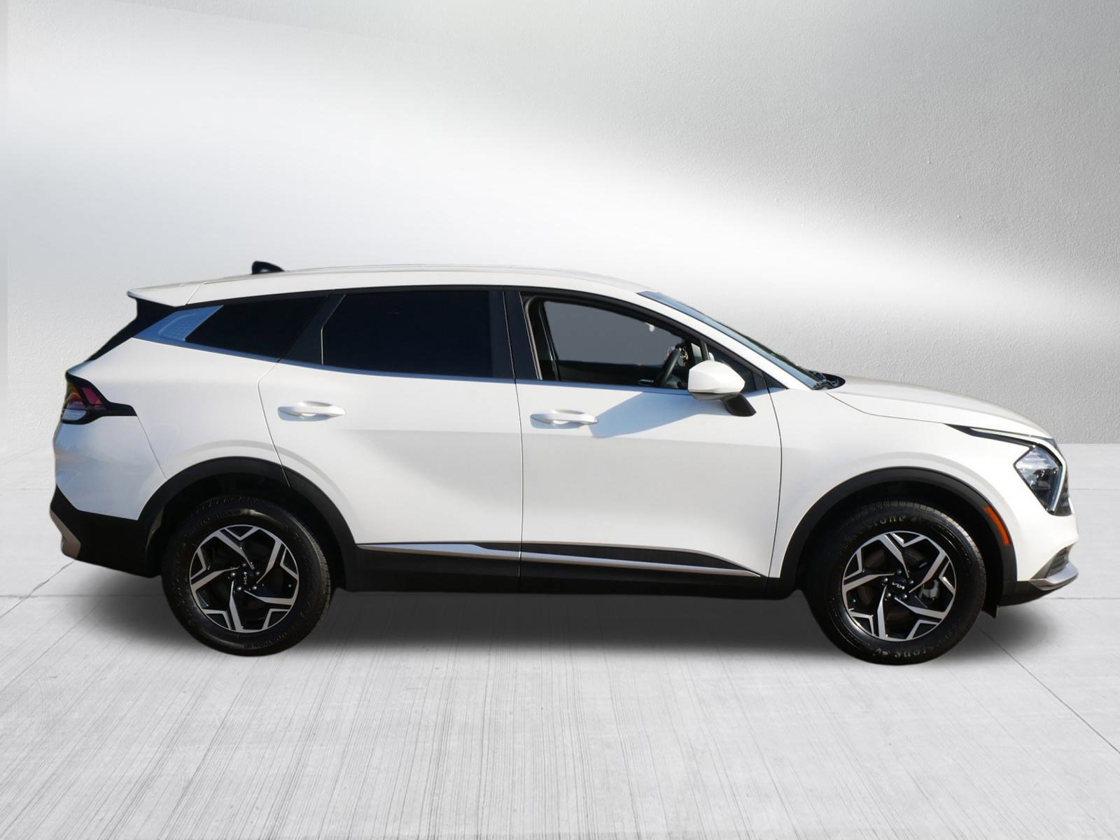 Used 2023 Kia Sportage LX image 6