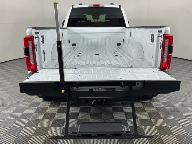 Certified 2025 Ford F450 Lariat w/ FX4 Off-Road Package image 9