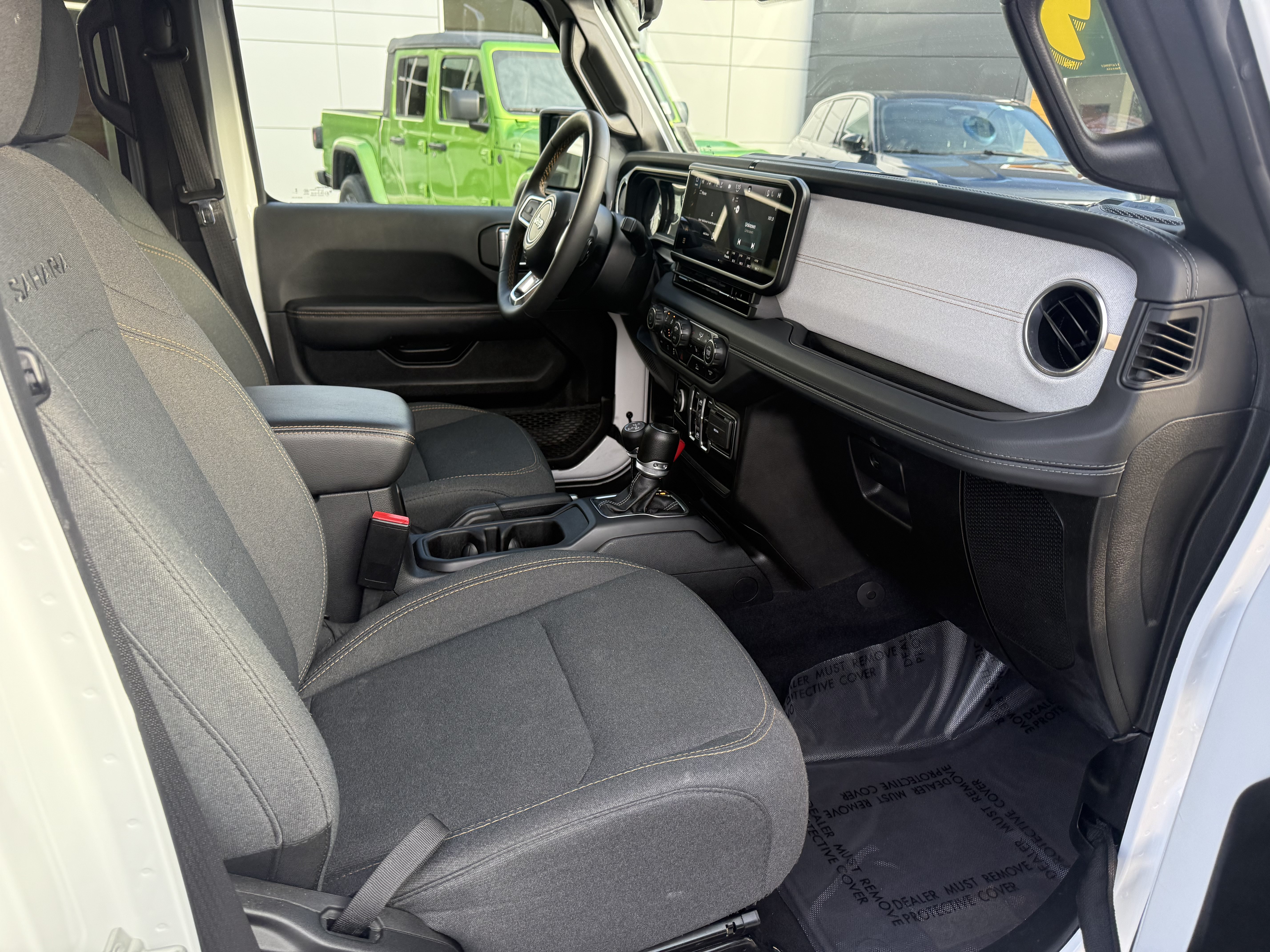 Used 2024 Jeep Wrangler Unlimited Sahara AWD/4WD image 11