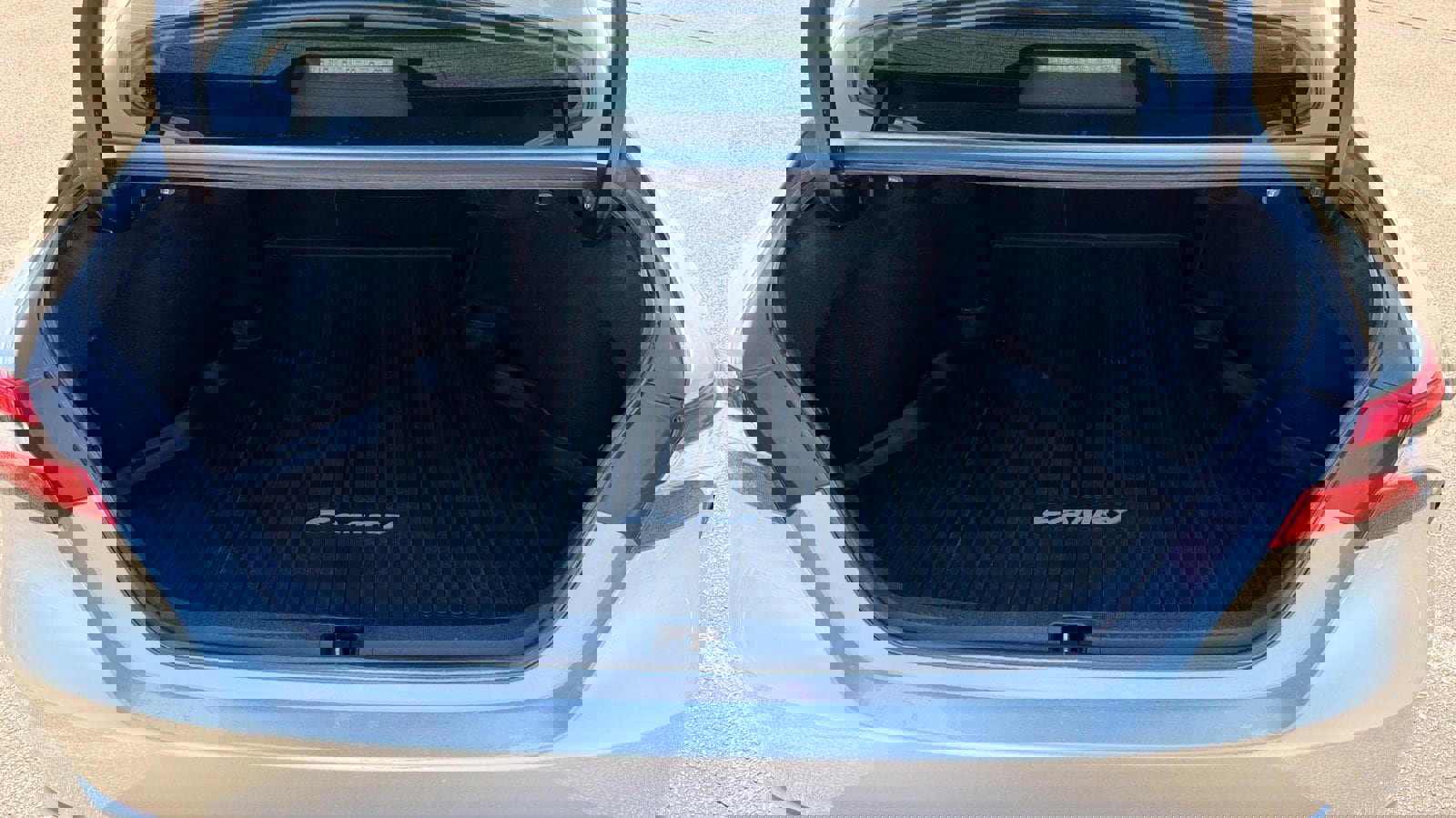 Used 2020 Toyota Camry SE FWD image 10