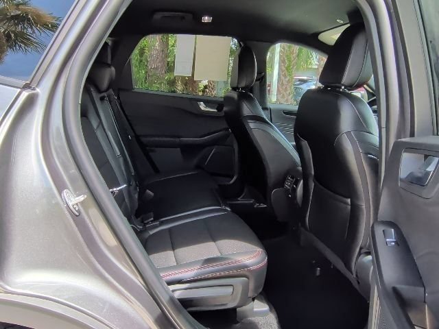 Certified 2025 Ford Escape ST-Line Select AWD/4WD image 17