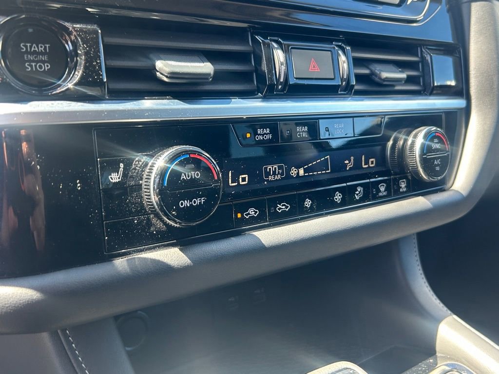 Used 2025 Nissan Pathfinder SV image 32