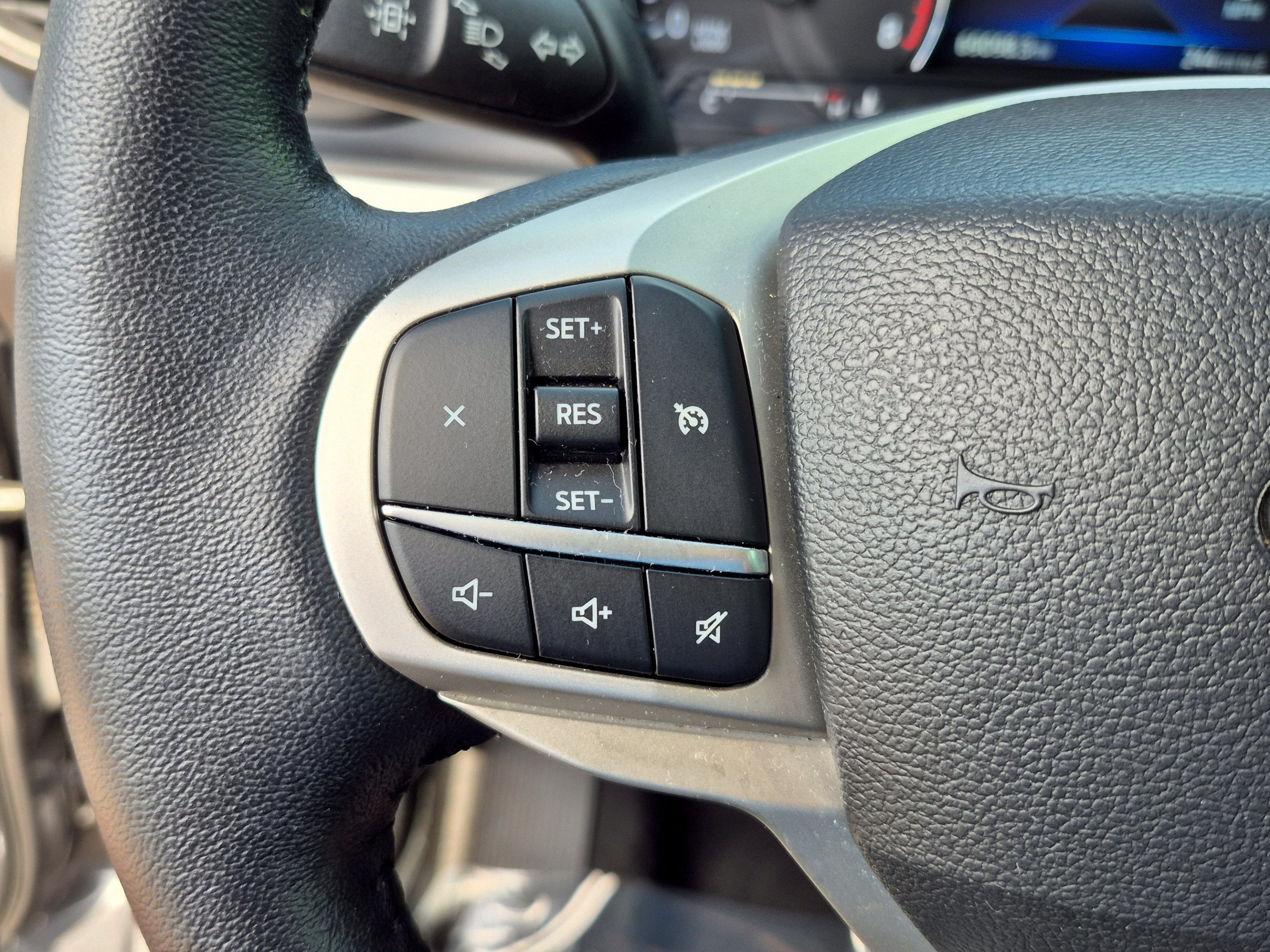 Certified 2022 Ford Explorer XLT RWD image 30