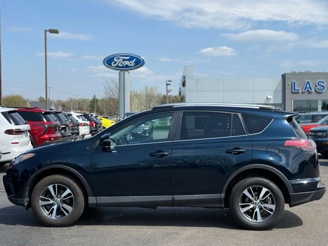 Used 2017 Toyota RAV4 XLE AWD/4WD image 4