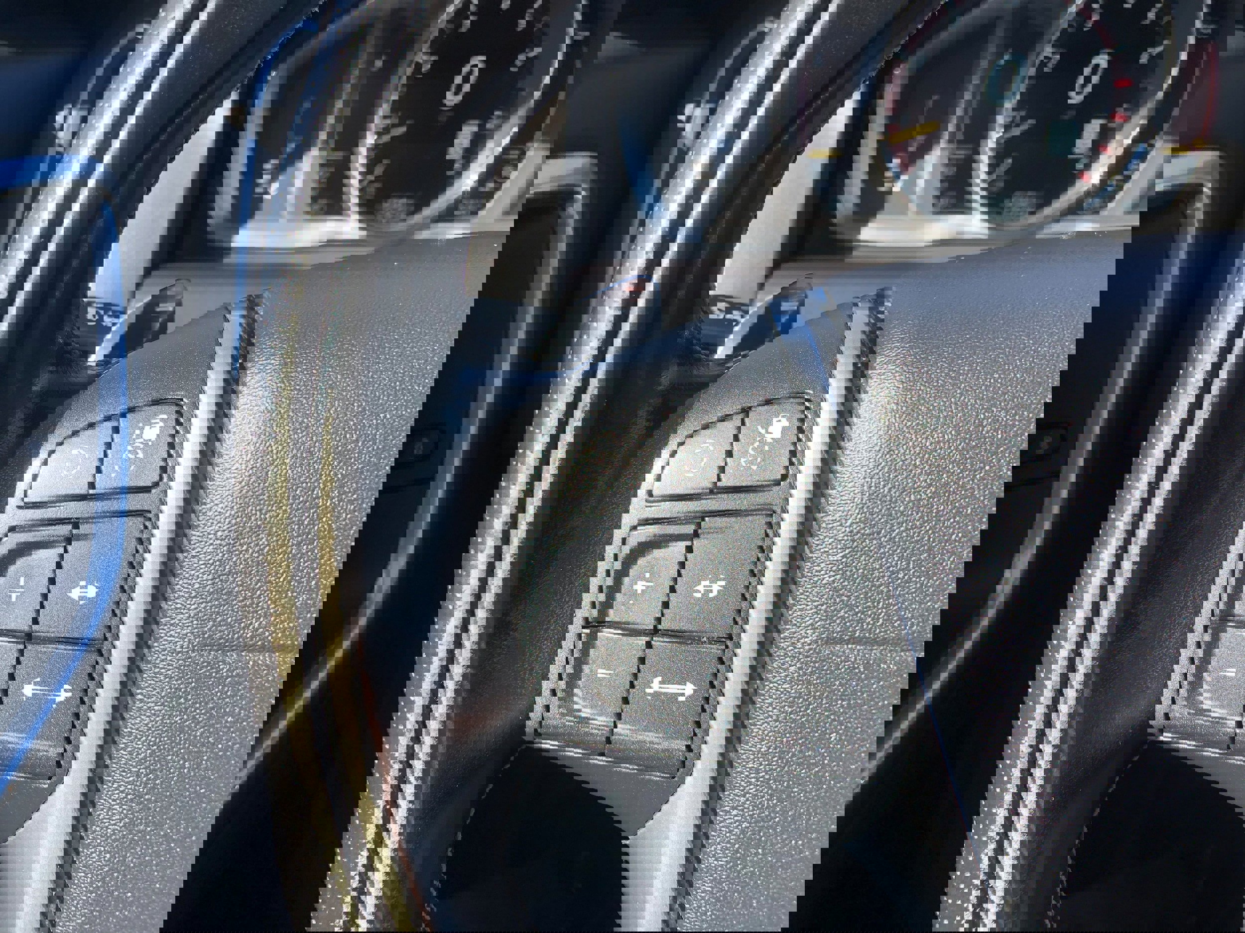 Used 2016 Volvo XC60 T6 R-Design Platinum w/ Climate Package image 15