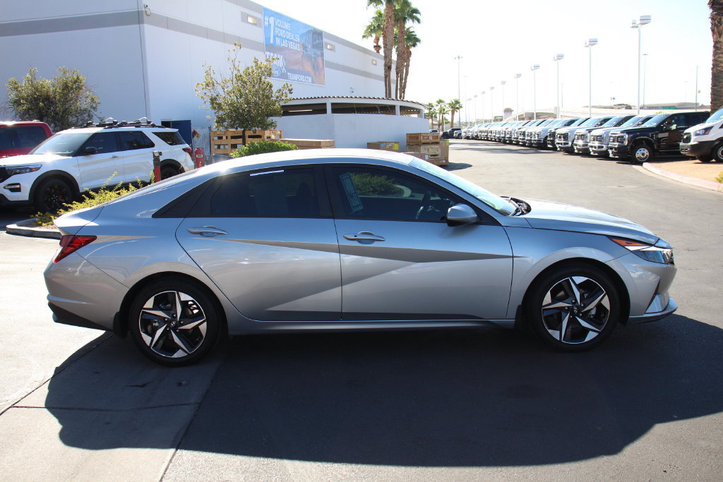 Used 2023 Hyundai Elantra SEL w/ Convenience Package FWD image 10