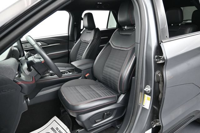 Certified 2025 Ford Explorer ST-Line AWD/4WD image 10