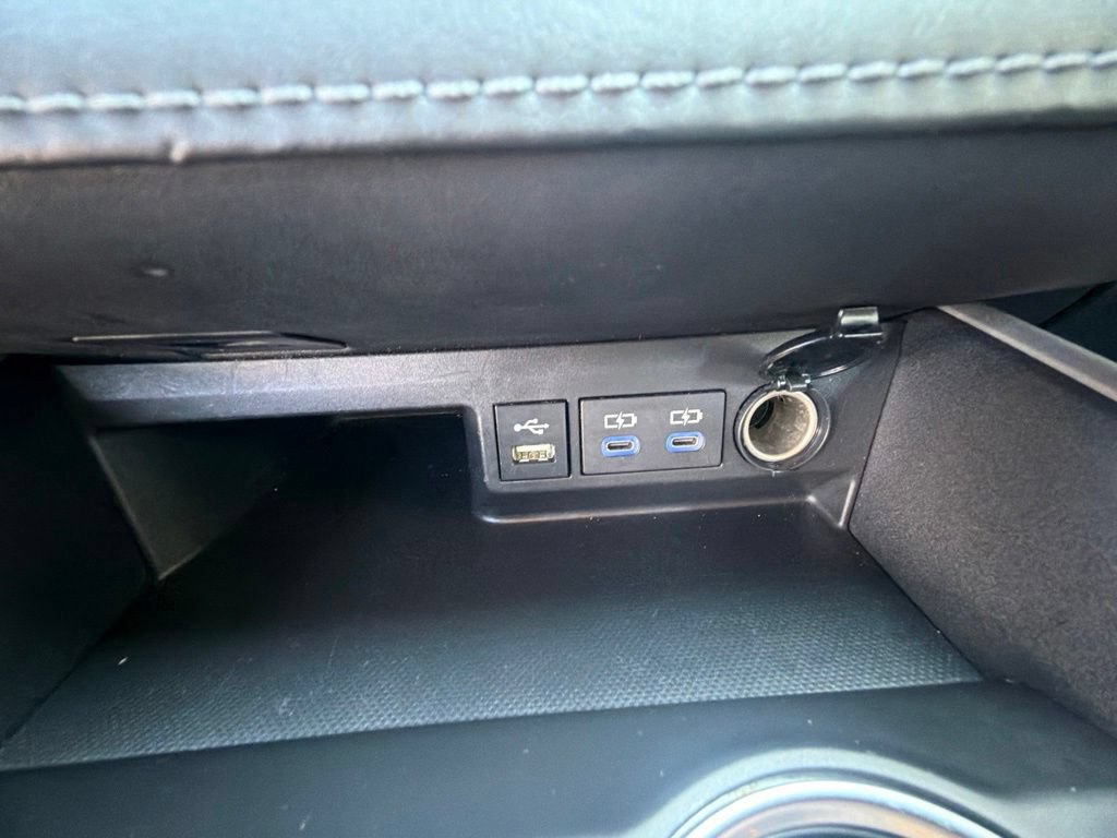 Used 2022 Toyota Highlander XLE AWD/4WD image 29