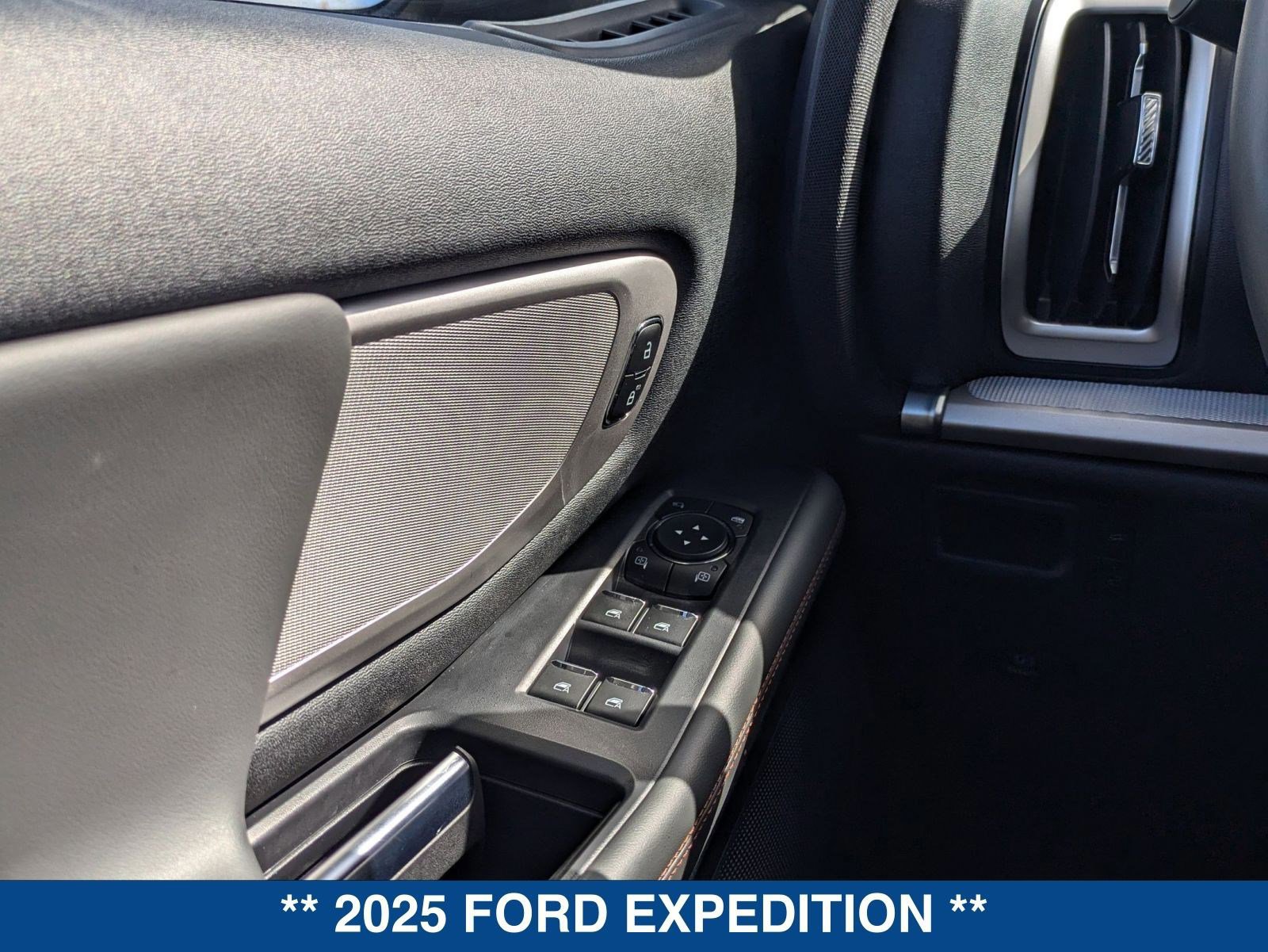 Certified 2025 Ford Expedition Active image 29