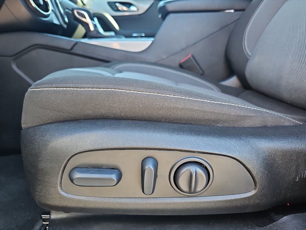 Used 2025 Chevrolet Blazer LT FWD image 29
