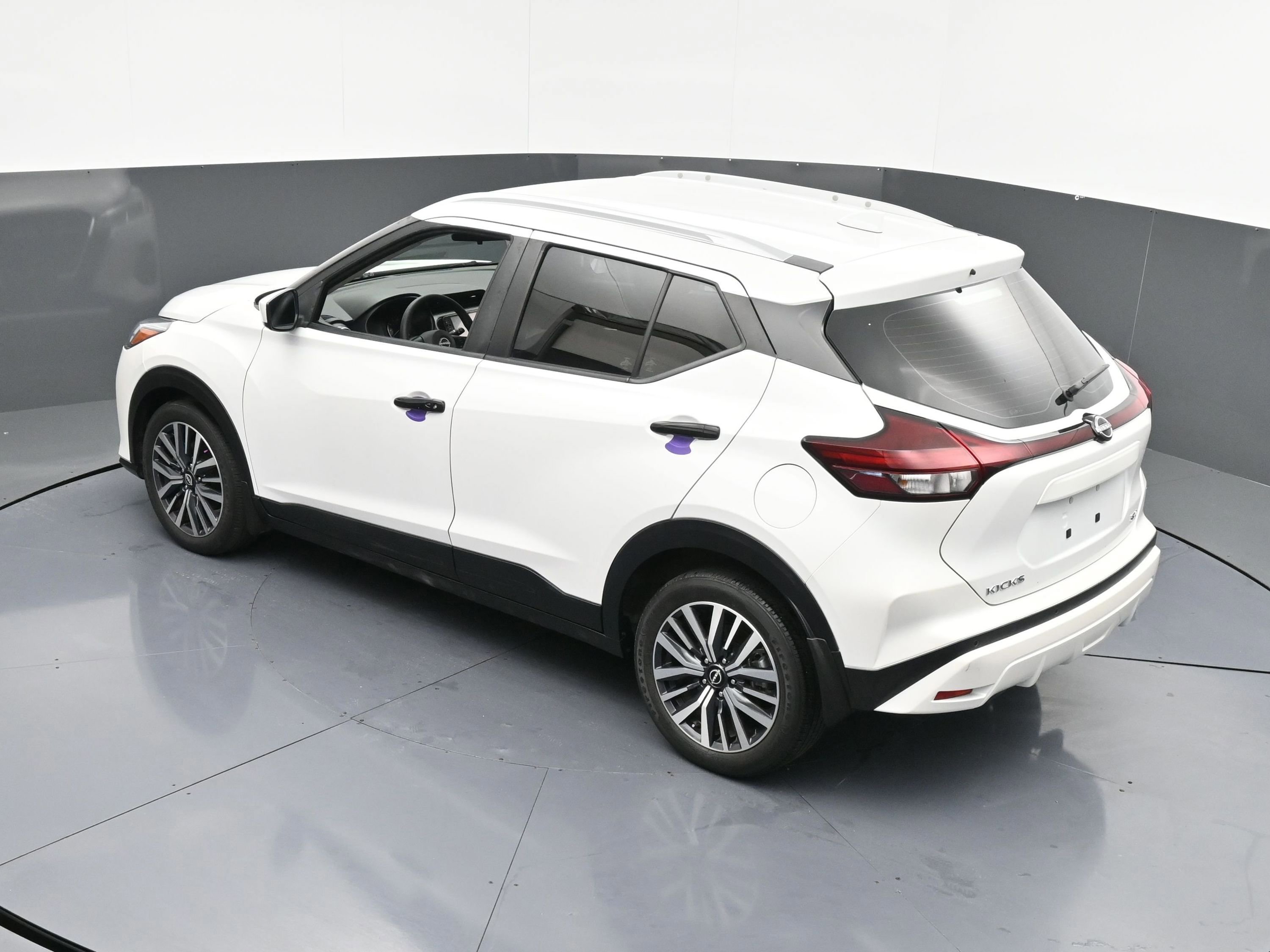 Used 2022 Nissan Kicks SV image 11