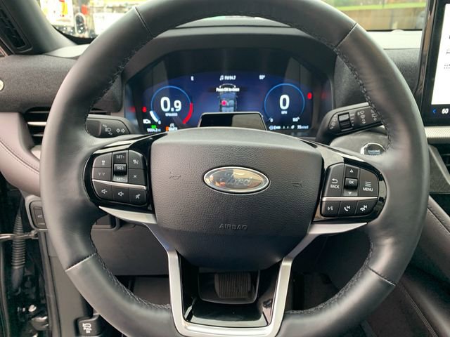 Certified 2025 Ford Explorer Platinum image 32