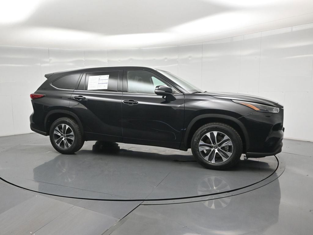 Used 2022 Toyota Highlander XLE FWD image 27