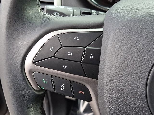 Used 2019 Jeep Grand Cherokee Laredo w/ Laredo X Package image 21