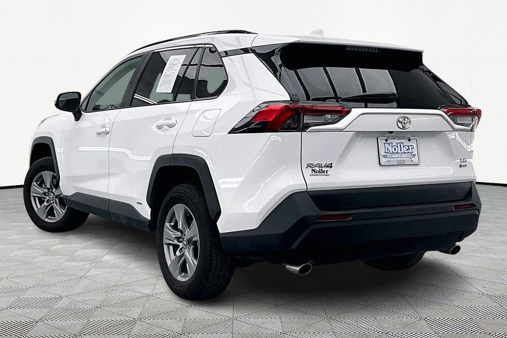 Used 2025 Toyota RAV4 XLE AWD/4WD image 2
