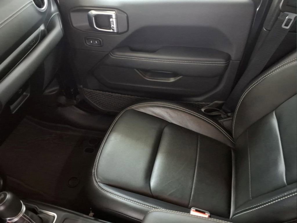 Used 2023 Jeep Wrangler Unlimited Sahara w/ Cold Weather Group AWD/4WD image 25