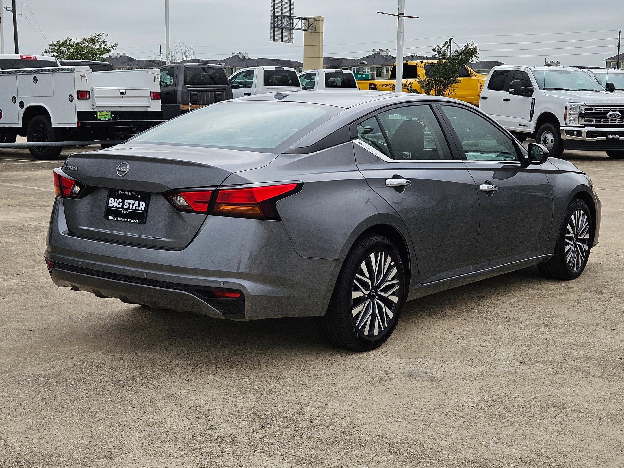 Used 2025 Nissan Altima 2.5 SV FWD image 3