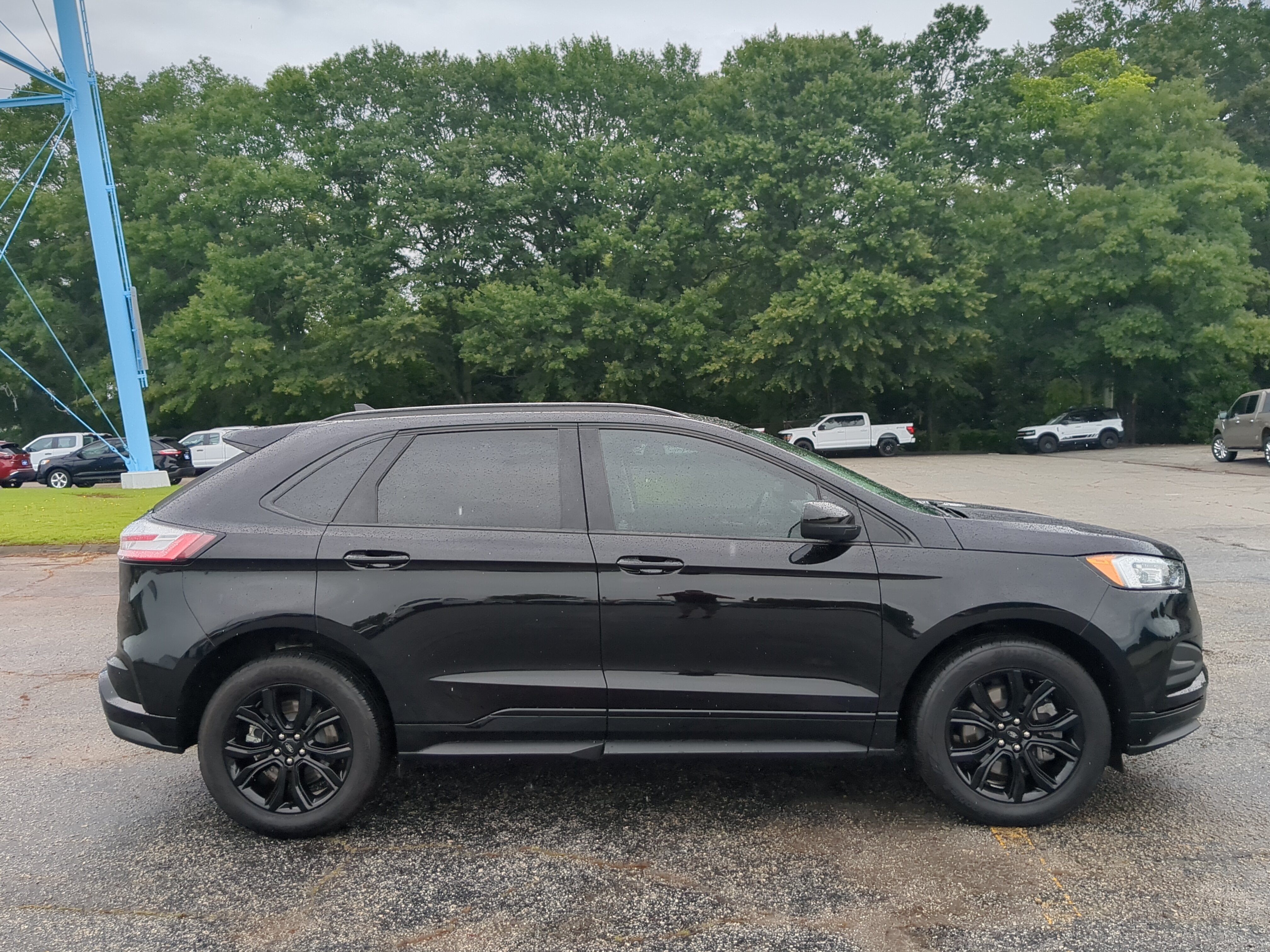 Certified 2024 Ford Edge SE w/ Black Appearance Package AWD/4WD image 2