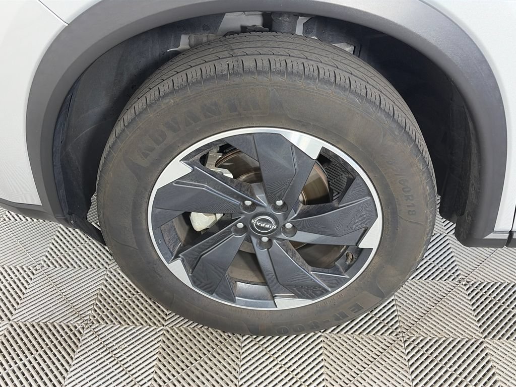Used 2024 Nissan Rogue SV AWD/4WD image 8
