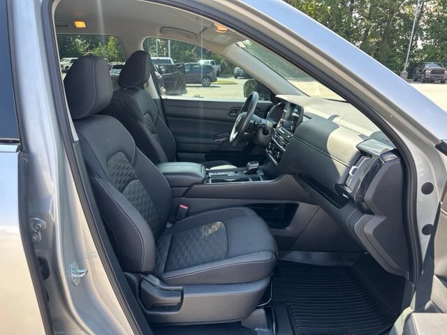Used 2024 Nissan Pathfinder S FWD image 11