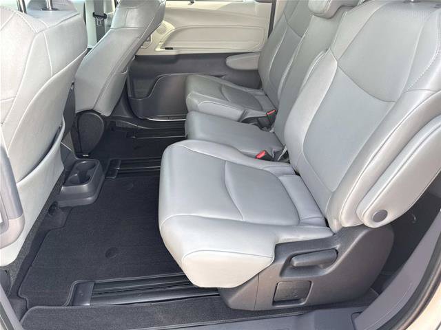 Used 2022 Toyota Sienna XLE FWD image 16