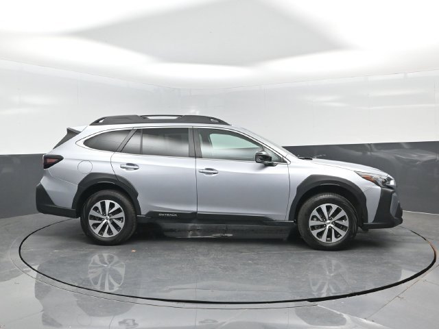 Used 2025 Subaru Outback Premium AWD/4WD image 3