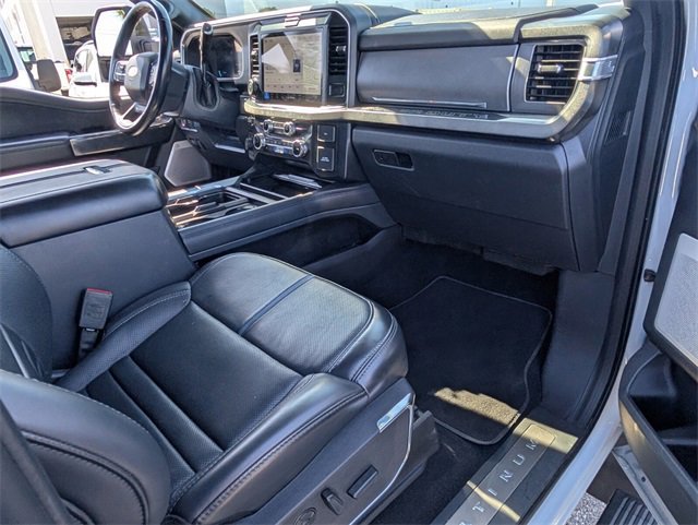 Certified 2025 Ford F450 Platinum w/ FX4 Off-Road Package image 16