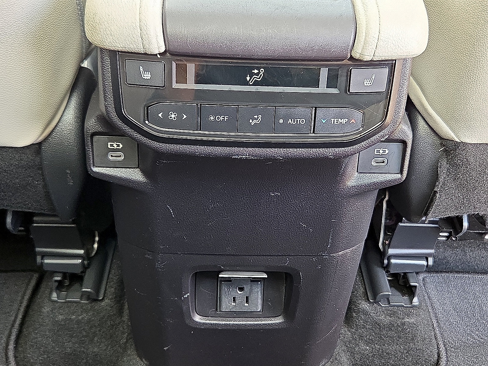 Used 2024 Toyota Grand Highlander AWD Hybrid image 11