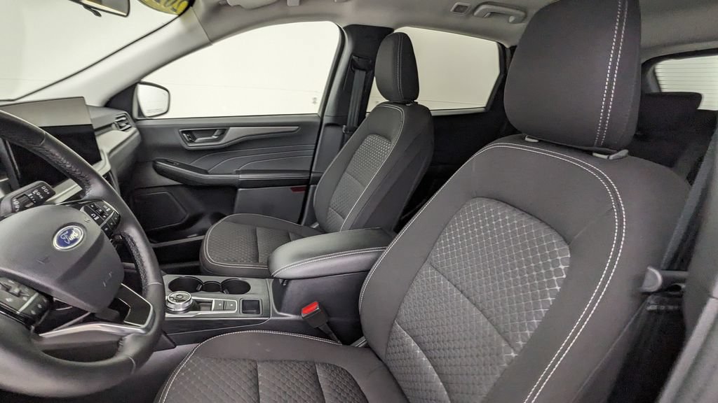 Certified 2023 Ford Escape Active w/ Tech Pack #1 AWD/4WD image 2
