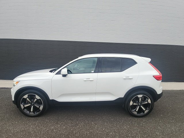 Used 2020 Volvo XC40 T5 Momentum w/ Protection Package AWD/4WD image 3