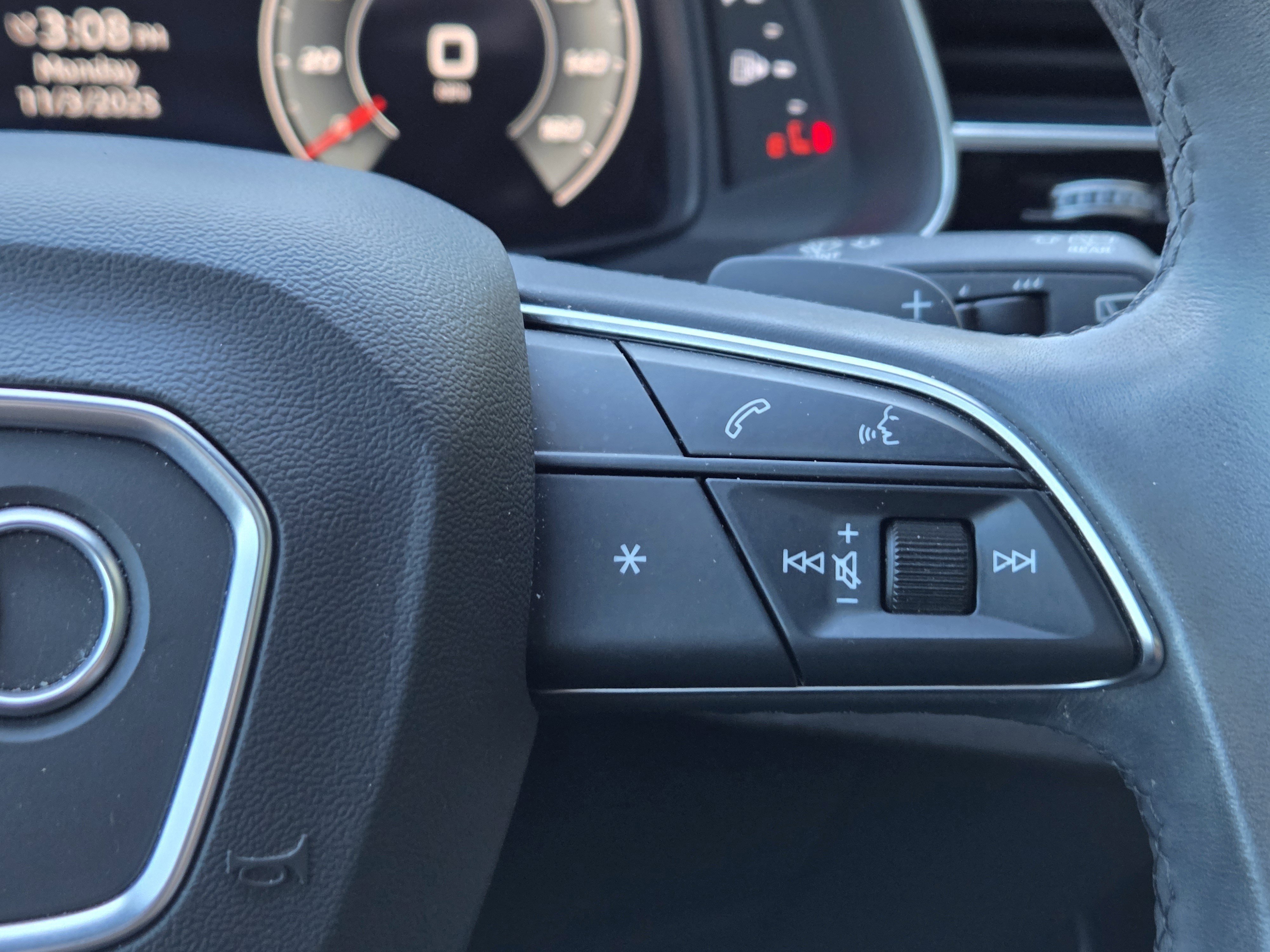 Used 2021 Audi Q8 Prestige w/ Prestige Package image 17