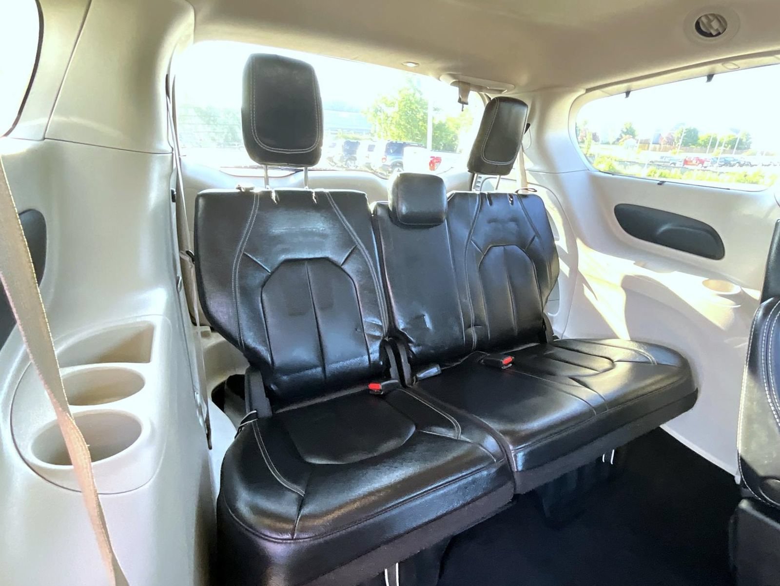 Used 2022 Chrysler Pacifica Touring-L FWD image 19