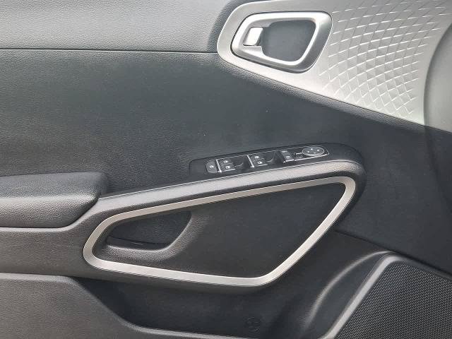 Used 2024 Kia Soul LX w/ Option Group 015 FWD image 16