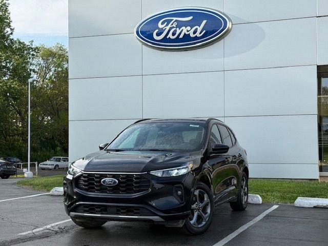 Certified 2023 Ford Escape ST-Line Select w/ Tech Pack #1 AWD/4WD image 2